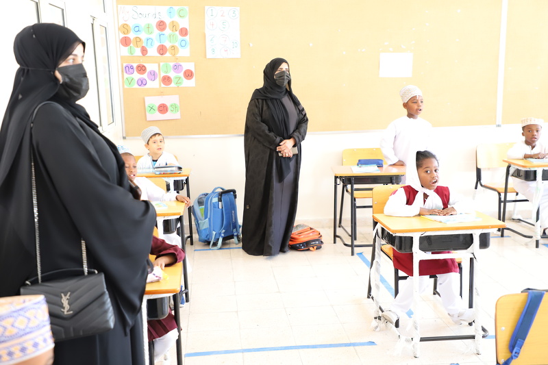 متابعة سير العملية التعليمية بمدارس ولايات سدح وشليم وجزر الحلانيات 