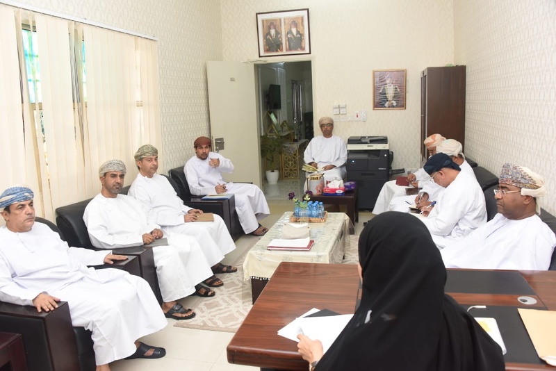 مستشار وزيرة التربية والتعليم لشؤون الإدارة التربوية يتفقد سير العملية التعليمية بمدارس المحافظة .