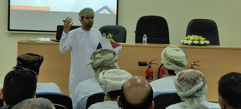 مكتب أمن الوزارة يختتم البرنامج التدريبي ( الأمن والسلامة المدرسية) بتعليمية ظفار 