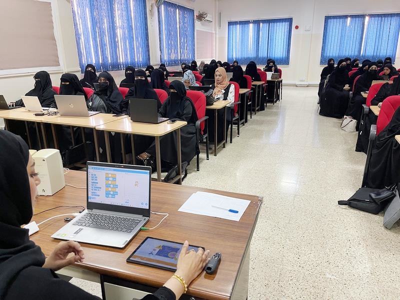 تنفيذ البرنامج التدريبي لمعلمات تقنية المعلومات للصفين الثالث والرابع