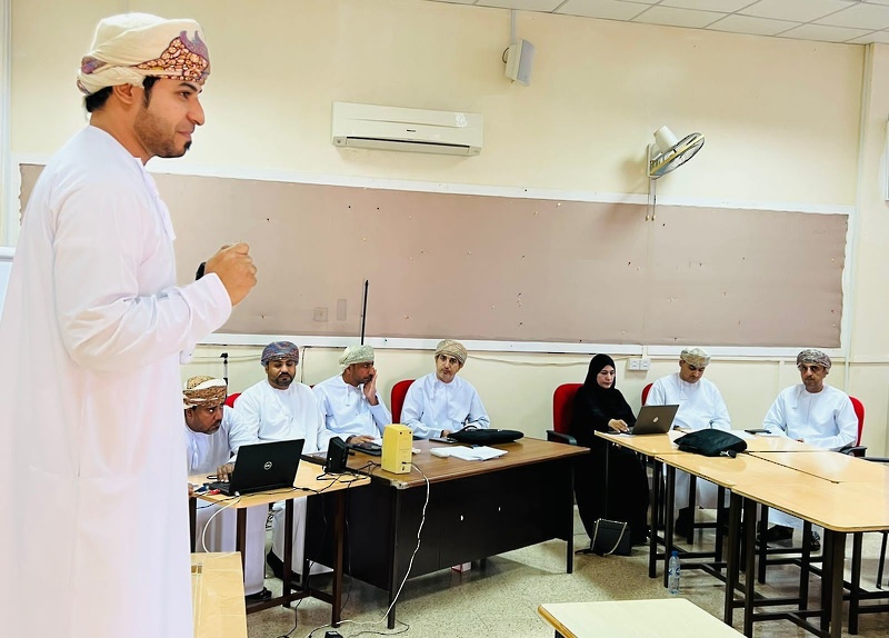 تطبيق برنامج مورد بلس بتعليمية ظفار.