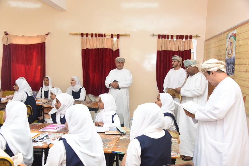 مستشار وزيرة التربية والتعليم لشؤون الإدارة التربوية يختتم زيارته لمحافظة جنوب الشرقية