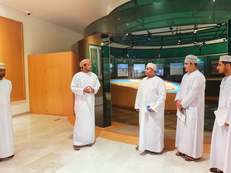 رنامج تدريبي في خبرات العمل بتعليمية ظفار