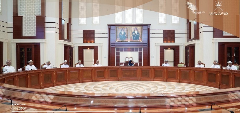 Minister of Education meets with Specialists at the Omani Human Rights Commission