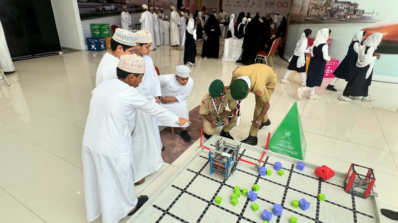 افتتاح المعرض العلمي المصاحب للاسبوع الوطني للعلوم والتكنولوجيا والهندسة والرياضيات  بتعليمية ظفار 