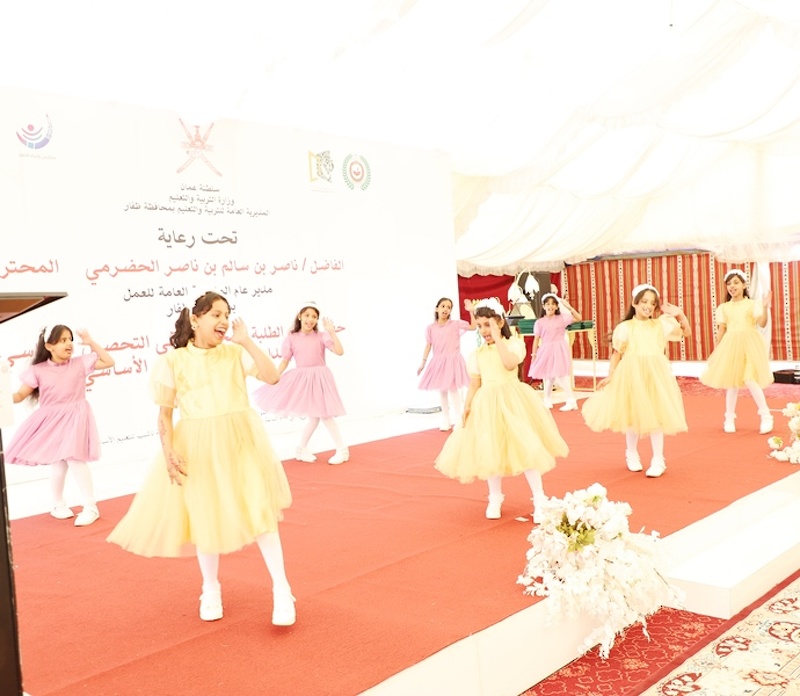 مدرستي ناشب للبنين والبنات تكرم الطلبة المجيدين