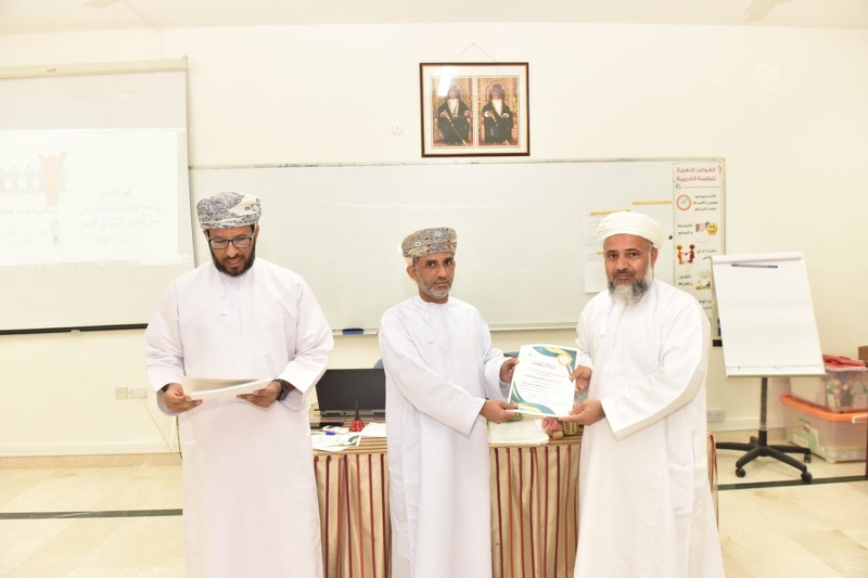 اختتام البرنامج التدريبي عن الإدارة والتحفيز لموظفي تعليمية محافظة  الظاهرة