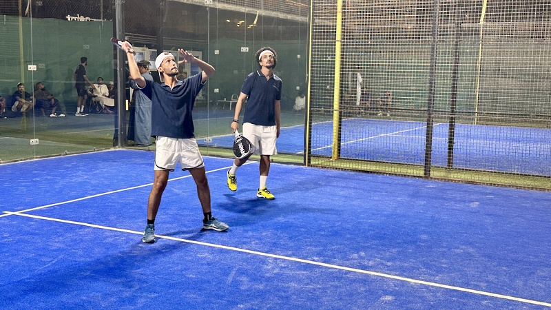 فريق تعليمية ظفار يتوج بالمركز الأول في بطولة جمعية الصحفيين العُمانية للبادل للمؤسسات