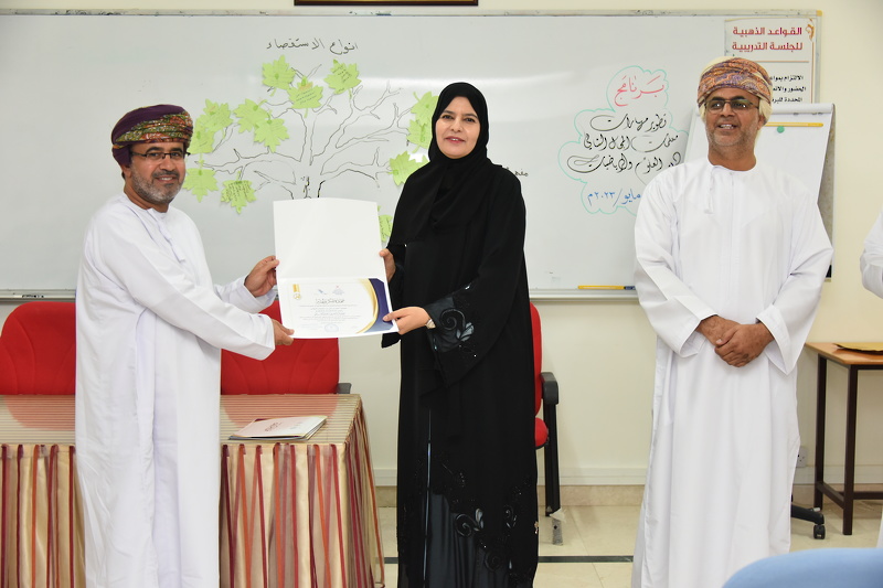 الاحتفال بتكريم أعضاء لجان حفل يوم المعلم بتعليمية محافظة الظاهرة