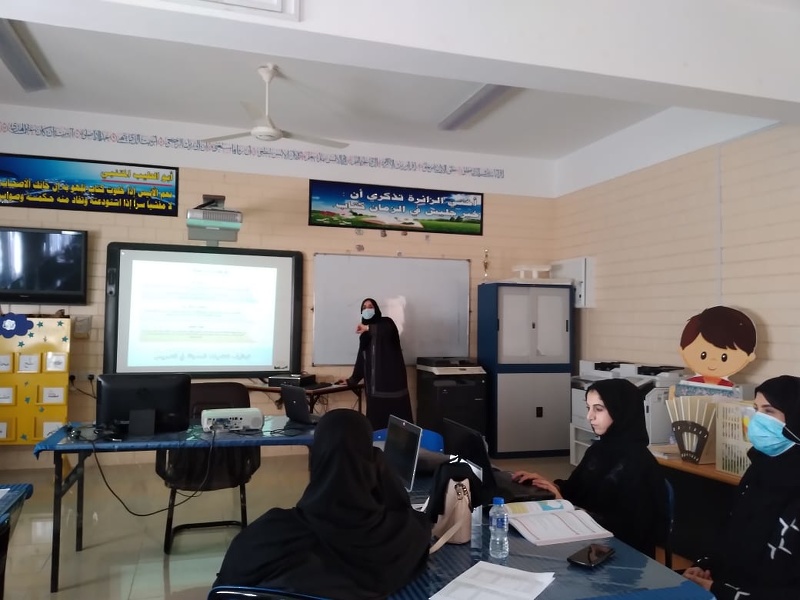 توظيف التقنية الحديثة في التدريس مشغل تدريبي بشمال الباطنة 