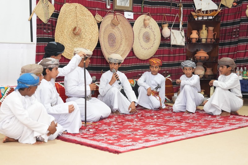 مدير عام تعليمية جنوب الشرقية يفتتح متحف كنوز عمان