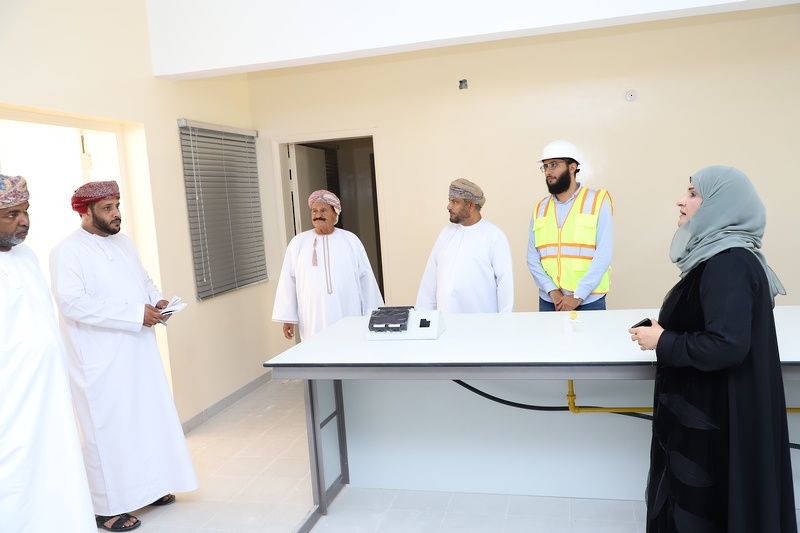 المكلفة بأعمال المدير العام تقوم بزيارة تفقدية لمشروع  مدرسي  بمنطقة عوقد وتزور مدرسة الامام الغزالي للتعليم الأساسي