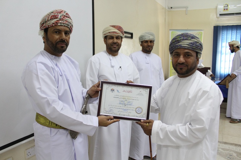 والي ولاية سدح يكرم طلبة مزامير داؤود