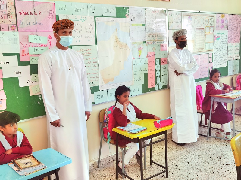 مدير عام تعليمية ظفار يزور مدرسة الأحقاف للتعليم الأساسي(1-12) 