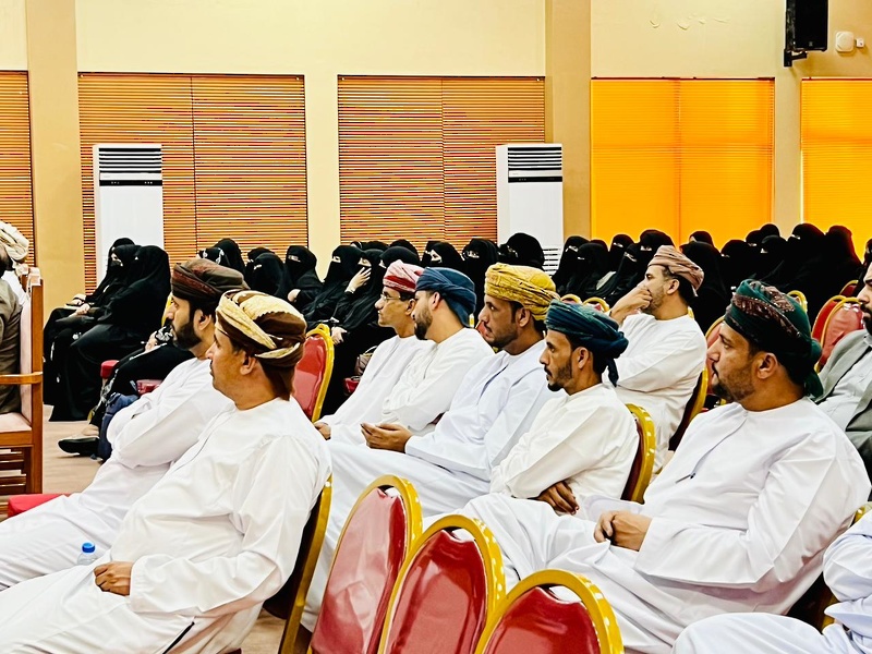 محاضرات توعوية  لأسبوع الأمن الإلكتروني بتعليمية ظفار 