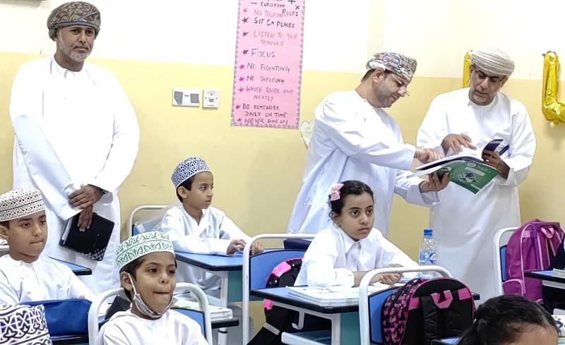 متابعة سير العمل بالمدارس الخاصة بتعليمية ظفار