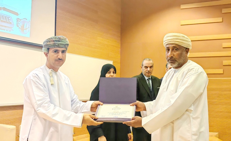 ختام الدورة التدريبية الشاملة في الحاسب الآلي بتعليمية ظفار