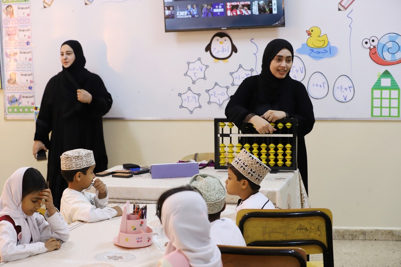 برنامج تبادل الزيارات بين إدارات المدارس  في مدرسة المعرفة للتعليم الأساسي (1-4)