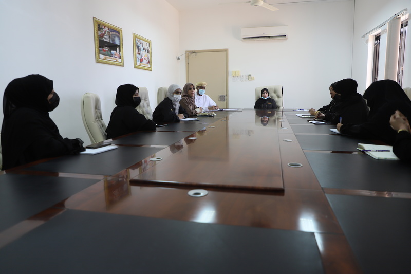 فريق من المختصين بالمديرية العامة للتربية الخاصة والتعلم المستمر يزورن تعليمية ظفار 