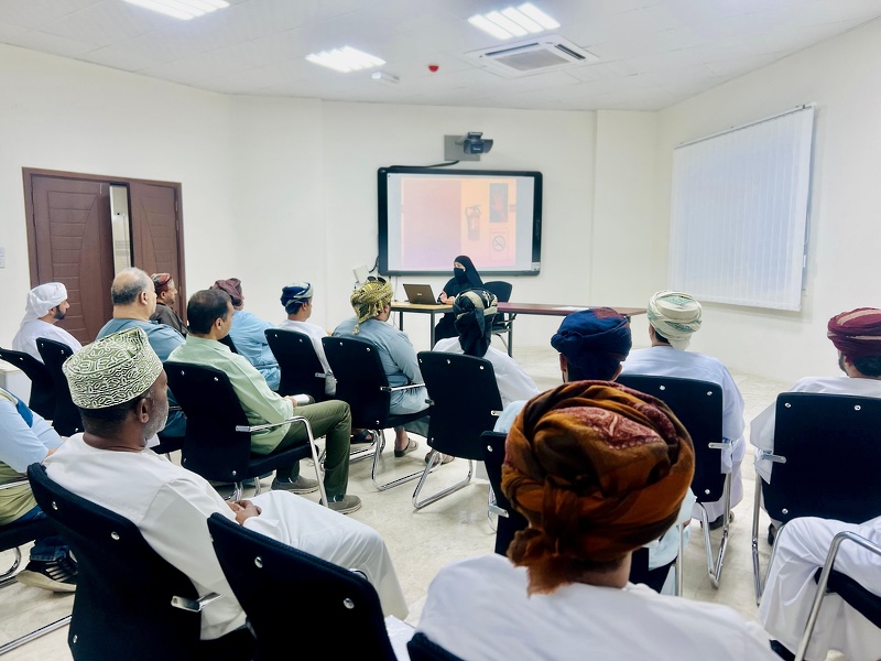 تعليمية ظفار تنظم لقاء مع المستأجرين للجمعيات التعاونية