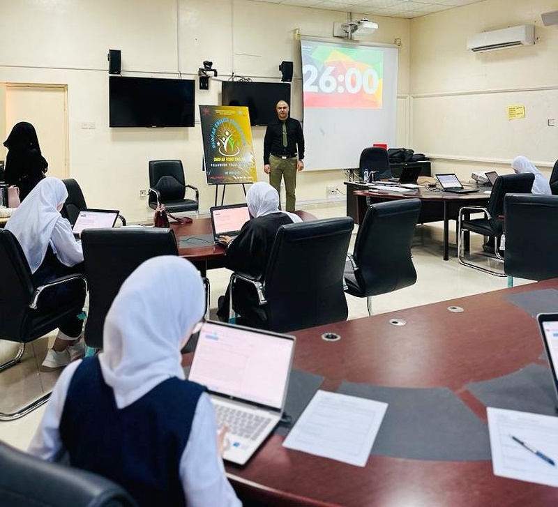 تنفيذ الدور النصف النهائي من مسابقة الكتابة الإلكترونية باللغة الإنجليزية لطلبة الصف الحادي عشربمدارس تعليمية ظفار