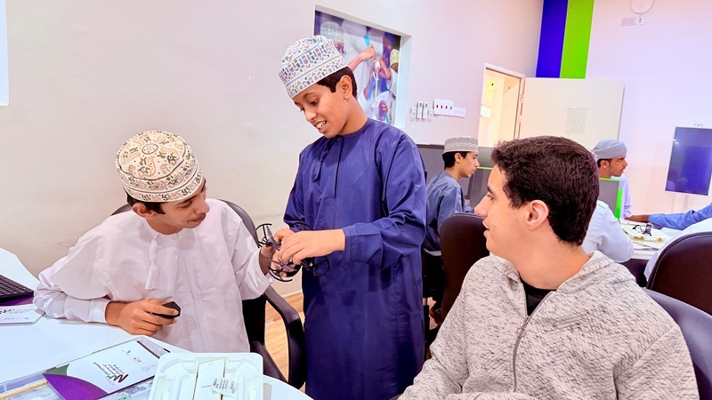 طلبة مركز المدرسة السعيدية بصلالة الصيفي يزور مركز الابتكار العلمي والروبوت  بتعليمية ظفار