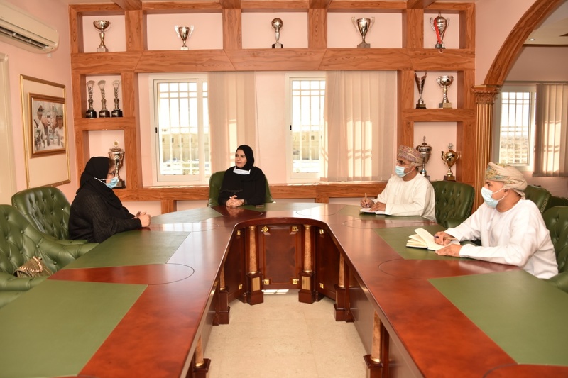 المديرة العامة للمعهد التخصصي للتدريب المهني للمعلمين تزور تعليمية محافظة الظاهرة 