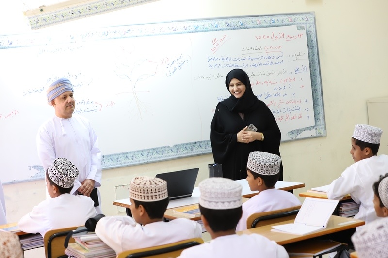 المديرة العامة لتعليمية ظفار تزور عدد من مدارس الشريط الجبلي بولاية صلالة