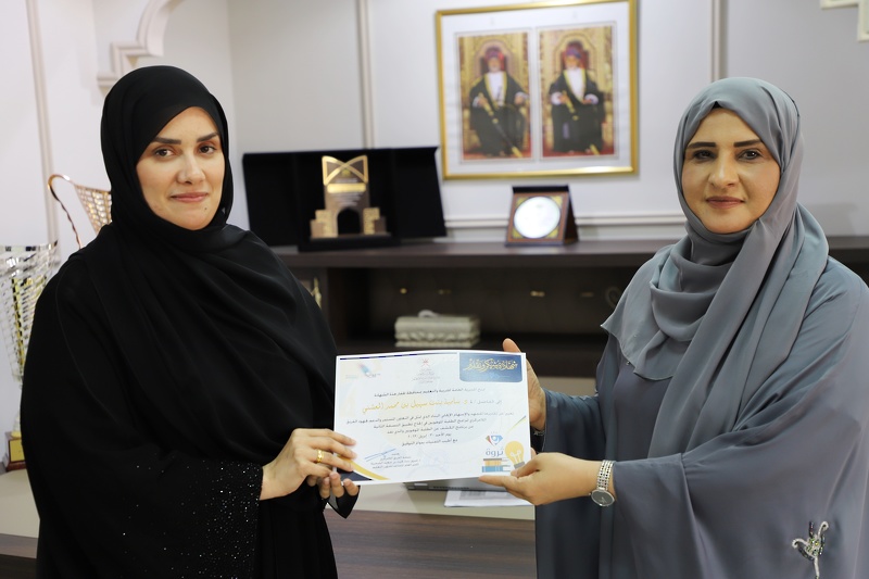 تعليمية محافظة الظاهرة تحتفل بمناسبة العيد الوطني التاسع والأربعين المجيد 