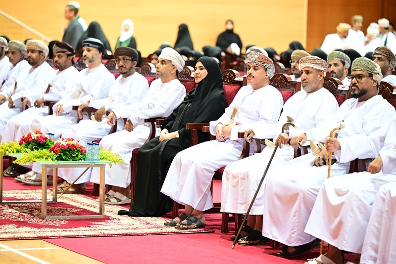 تعليمية ظفار تحتفي بتكريم الطلبة المجيدين في مسابقة القرآن الكريم