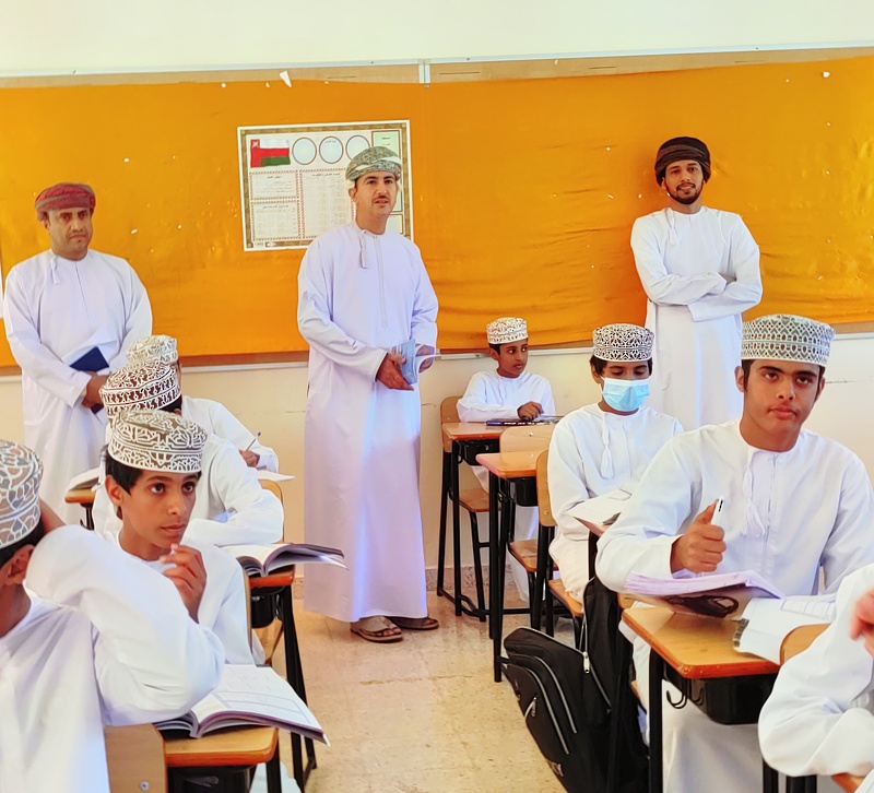 مدير عام تعليمية ظفار يزور عدد من مدارس ولاية صلالة