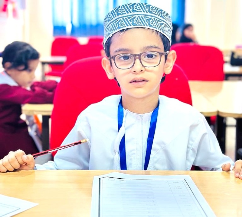 تنفيذ الجولة الختامية لمسابقة الإملاء في اللغة الإنجليزية بمدارس الحلقة الأولى بتعليمية ظفار