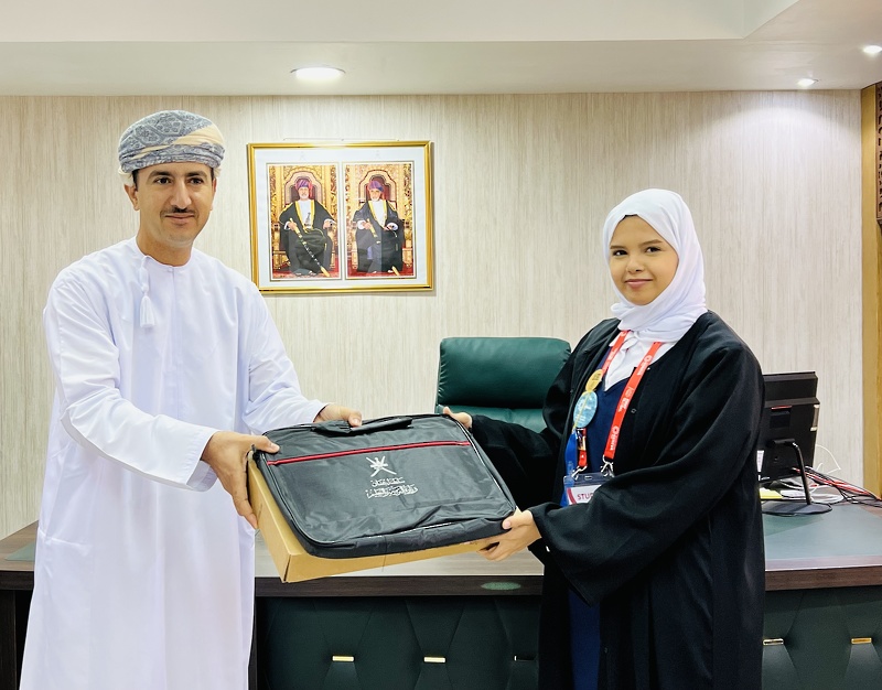 تكريم فريق سلطنة عمان  الذي حصد جائزتين في مسابقة فيرست جلوبال العالمية بسويسرا