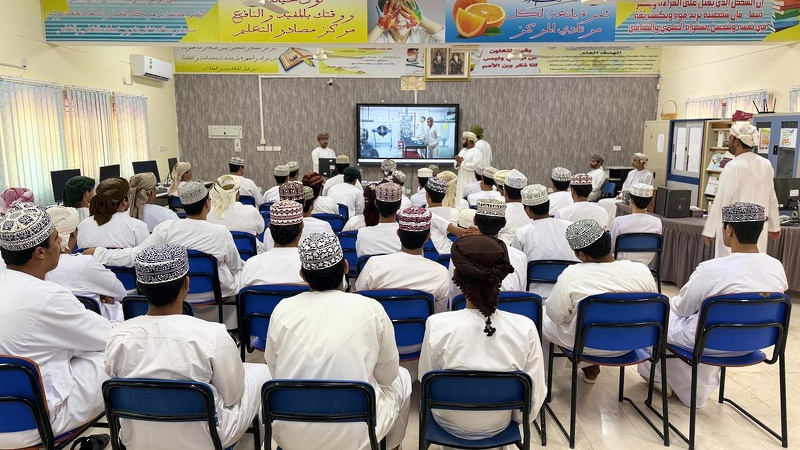مدارس ولاية مصيرة تستضيف حلقات توعوية حول مستجدات القبول الموحد والكلية العسكرية التقنية