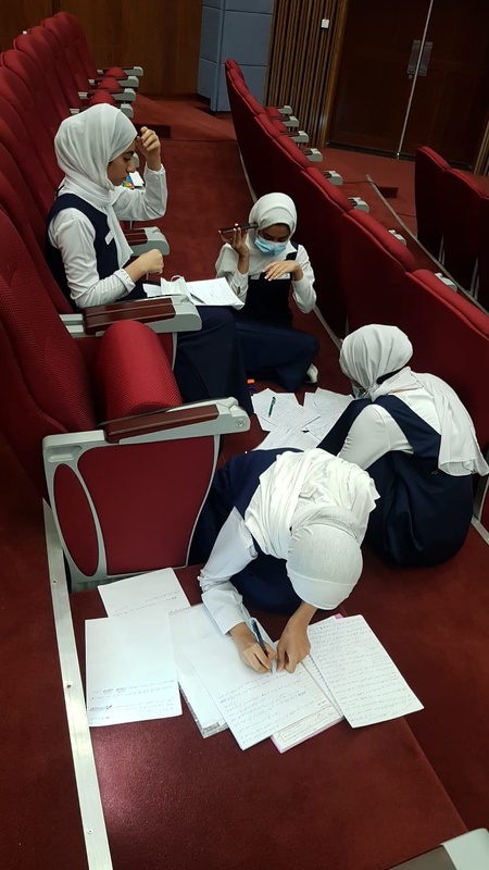 تعليمية محافظة الظاهرة تحصل على المركز الثاني للبطولة الوطنية الخامسة للمناظرات 