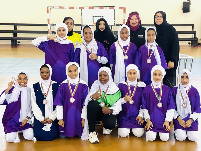 مدرسة عائشة بنت أبي بكر تتوج بلقب دوري المدارس للفتيات لكرة القدم بتعليمية ظفار