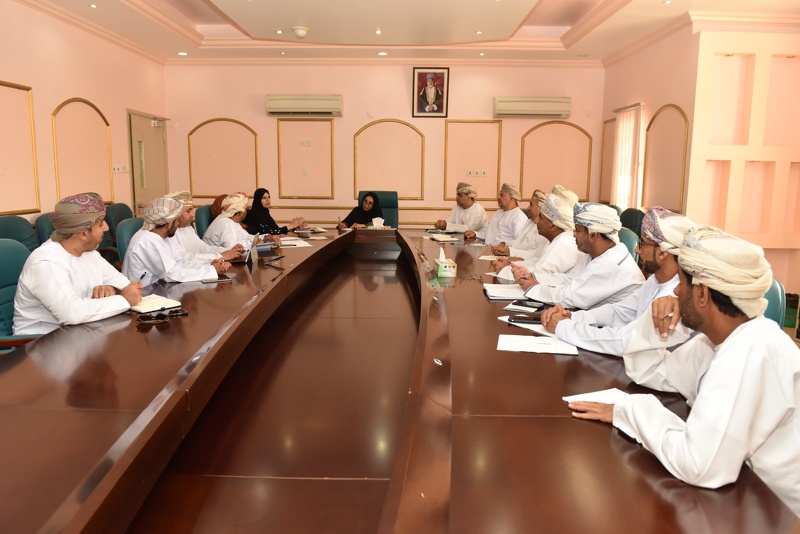 فريق دراسة انخفاض معدلات الطلبة لمادة اللغة الإنجليزية يزور محتافظة الظاهرة 