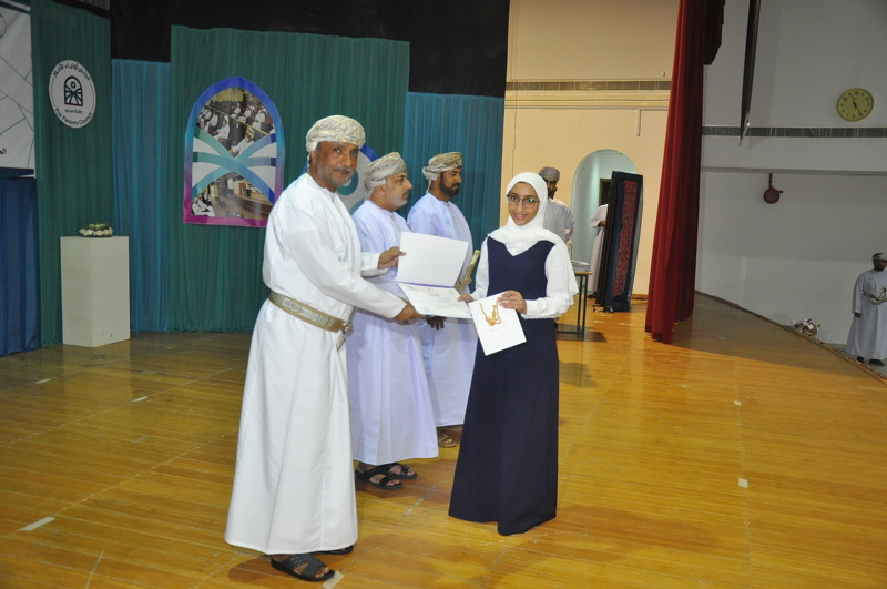 مجلس أولياء الأمور بعبري  يكرم الطلبة المجيدين بمدارس ولاية عبري 