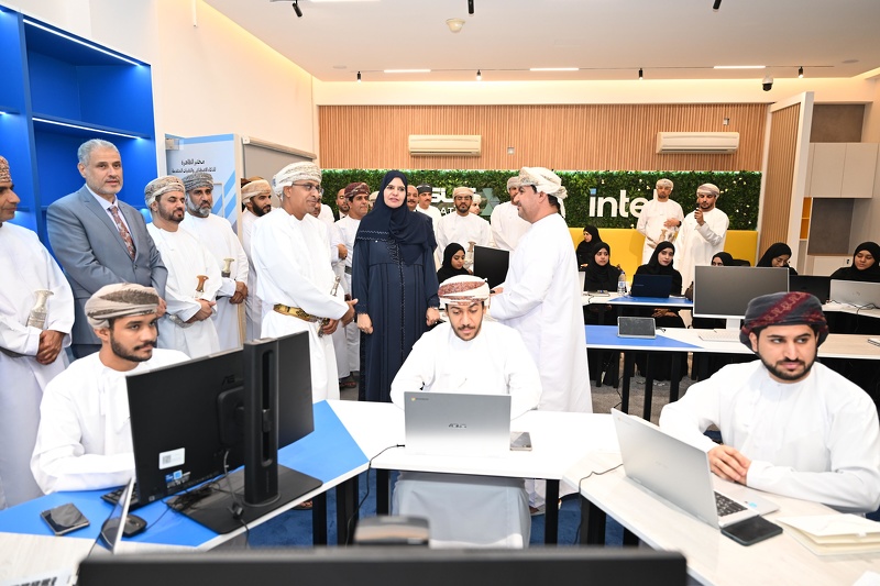 الاحتفال بافتتاح مختبر الذكاء الاصطناعي والتقنيات المتقدمة بتعليمية محافظة الظاهرة