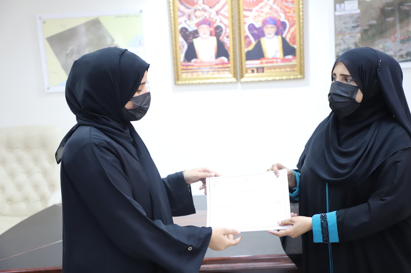 تكريم طالبات مدرسة خبرارت ضمن المدارس المطبقة لكتاب 