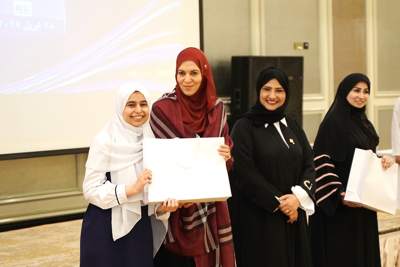 تعليمية ظفار تكرم أكثر من 300 مجيدٍ في الأنشطة التربوية