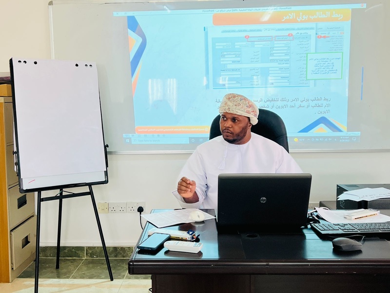 ختام  برنامج تنمية مهارات اخصائي الانظمة المدرسية بتعليمية ظفار