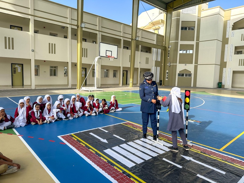 محاضرات توعوية حول السلامة المرورية بتعليمية ظفار