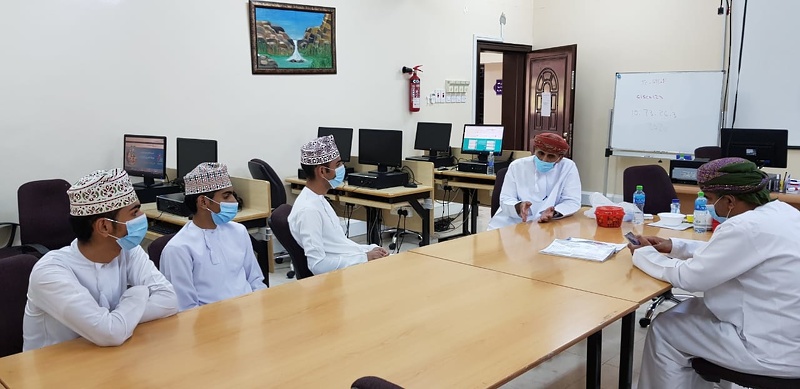 تواصل تقديم الدعم الفني لطلبة دبلوم التعليم العام بمحافظة الظاهرة 