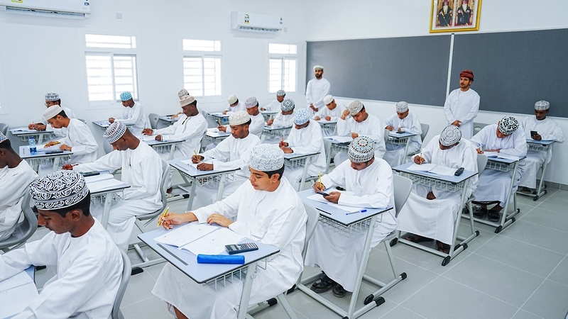 بدء التشغيل الفعلي لمدرسة الشيخ بلعرب بن مانع الإسماعيلي للتعليم الأساسي (9–12) بولاية صور تزامنًا مع انطلاق امتحانات الفصل الدراسي الأول