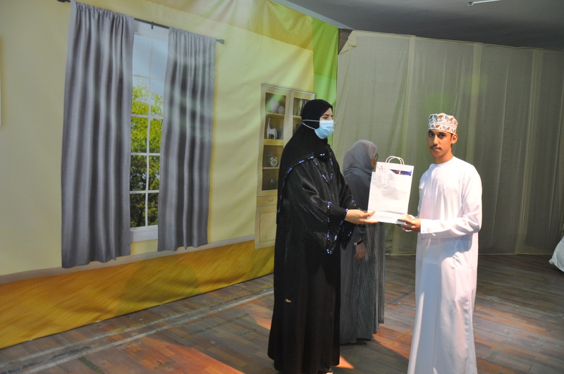 الاحتفال بتكريم المدارس والطلبة الفائزين في المسابقات التربوية وأخصائيي الأنشطة والمعلمين بتعليمية محافظة الظاهرة 