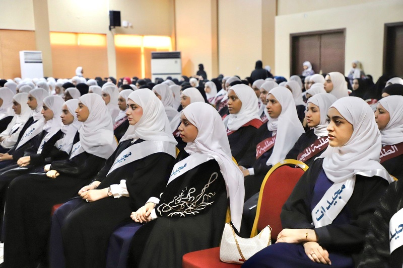 مدرسة السعادة للتعليم الاساسي(11-12) تحتفل بتكريم الطلبة المجيدين