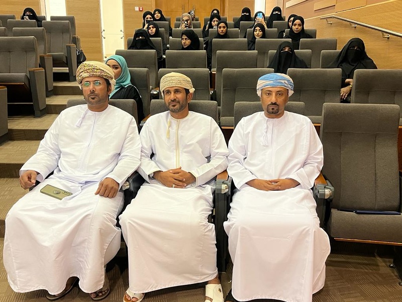 تعليمية ظفار  تحتفي بتخريج الدفعة الثالثة من متدربي المركز التخصصي للتدريب المهني للمعلمين