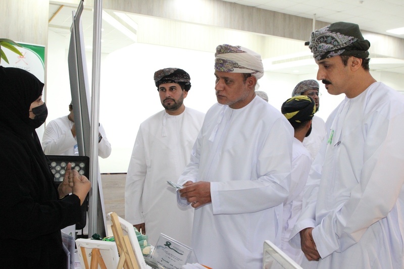 تعليمية ظفار تشارك بمعرض اليوم العالمي للصحة النفسية بجامعة العلوم التطبيقية