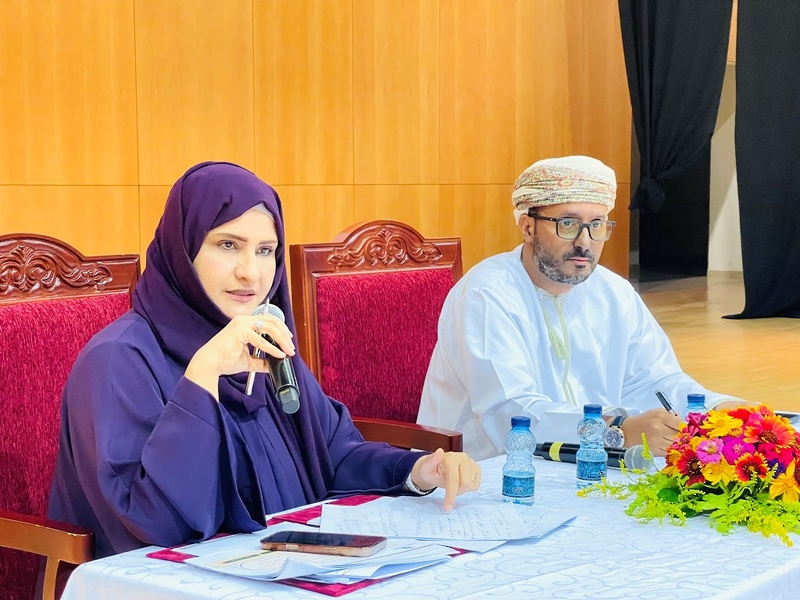 الدكتورة المديرة العامة بتعليمية ظفار تلتقي بالكوادر الإشرافية